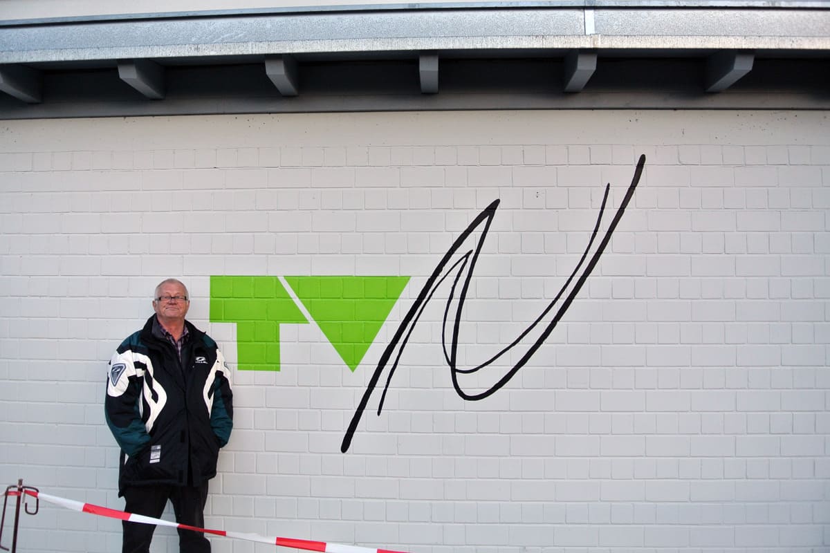 Der Turnverein Nellingen 1893 e. V. beauftragte die Agentur Graffiti-Stuttgart.de das TVN Sportvereins Logo auf die Fassade eines ihrer Vereinshäuser anzubringen.