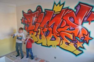 In das frisch renovierte Kinderzimmer von Tim haben wir von Graffiti Stuttgart ein cooles Graffiti gesprüht.