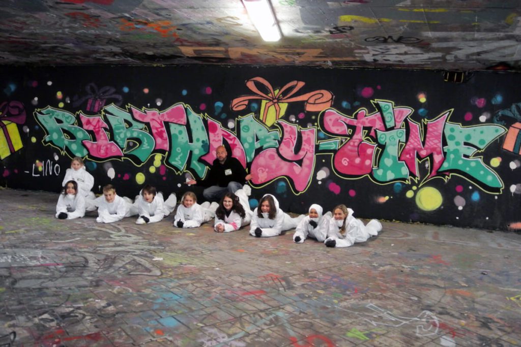 Um den 11. Geburtstag von Jette gebürtig zu feiern, haben wir von Graffiti Stuttgart mit ihren Gästen ein cooles Graffiti an der legalen Graffiti Hall of Fame in Stuttgart Bad Cannstatt gemalt.