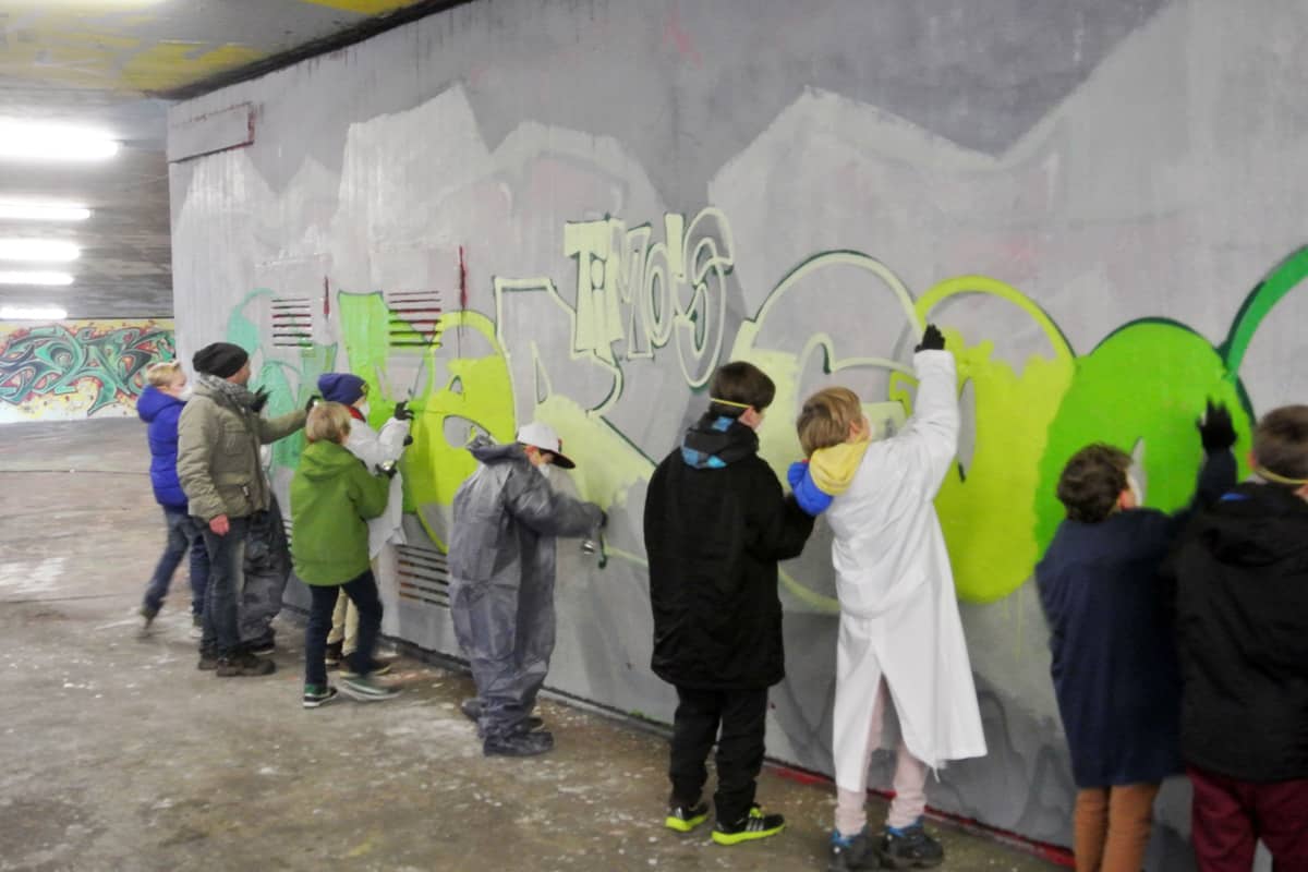 Graffiti Kindergeburtstag Stuttgart Um den 8. Geburtstag von Timo zu feiern, haben wir mit seinen Gästen ein cooles Graffiti gemalt.