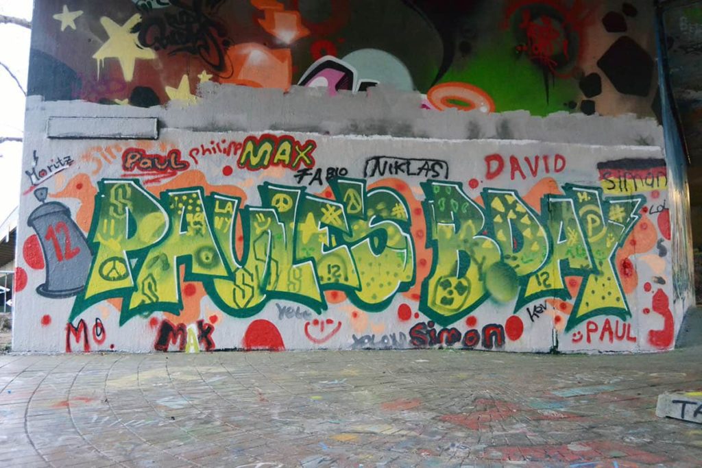 Um den 12. Geburtstag von Paul gebührend zu feiern, haben wir mit ihren Gästen ein coolen Graffiti Kindergeburtstag geplant