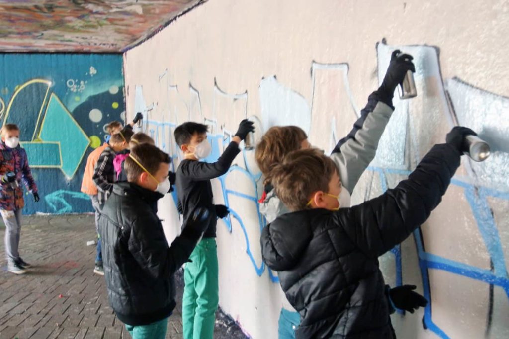 Um den 11. Geburtstag von BJARNE gebürtig zu feiern, haben wir von Graffiti Stuttgart mit seinen Gästen ein cooles Graffiti an der legalen Graffiti Hall of Fame in Stuttgart Bad Cannstatt gemalt.