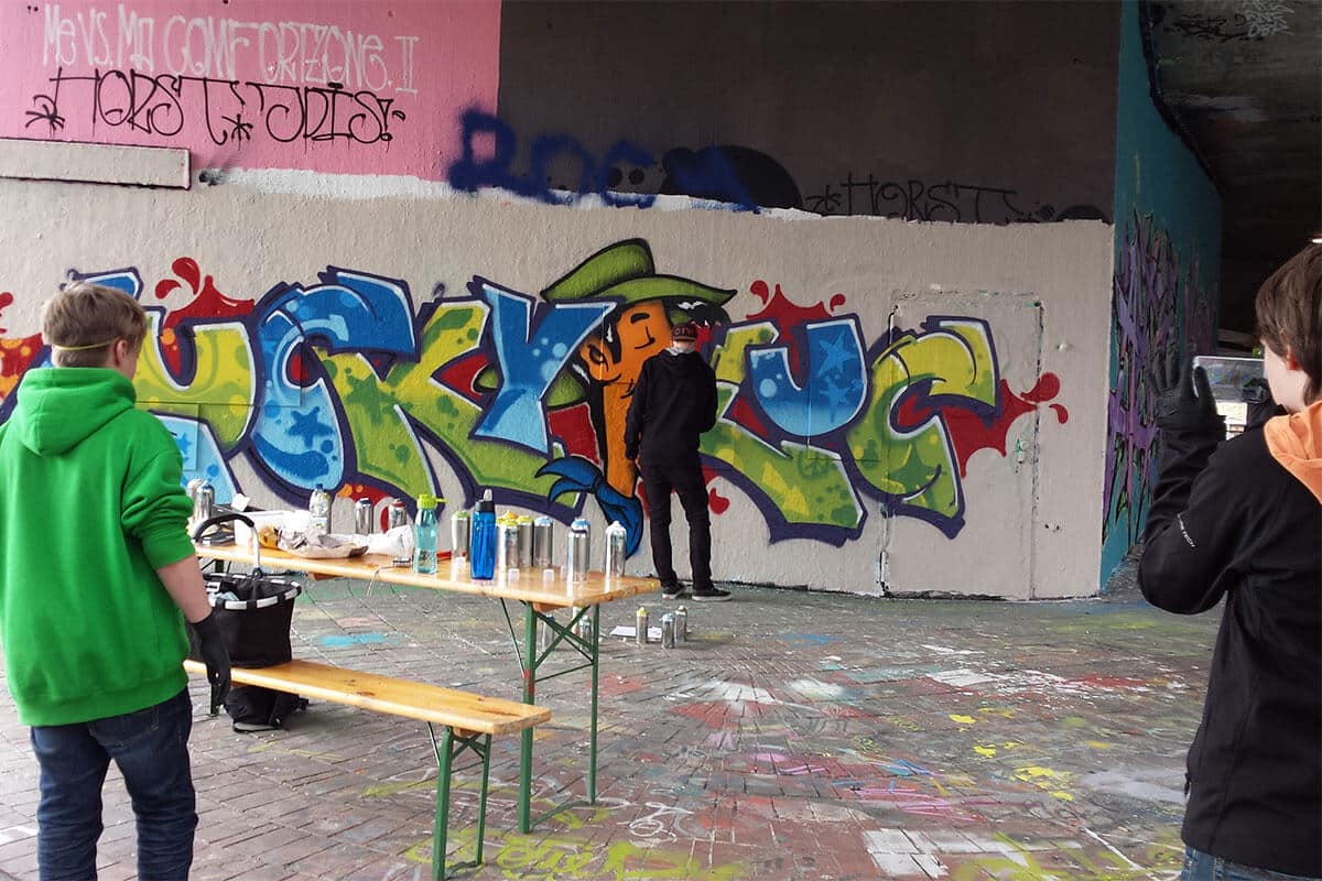 Um den 12. Geburtstag von Lukas gebührend zu feiern, haben wir mit ihren Gästen ein coolen Graffiti kindergeburtstag geplant