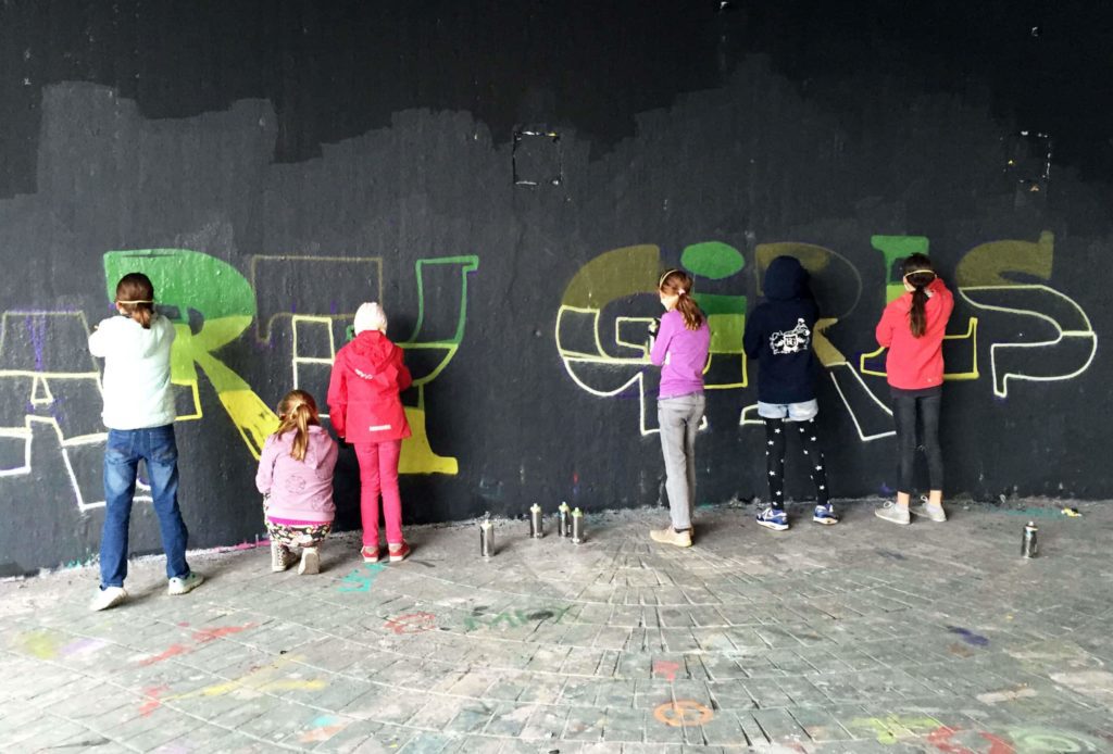 Zum 10. Geburtstag von Kristina haben wir von Graffiti Stuttgart mit Ihr und Ihren Gästen einen coolen Graffiti-Kindergeburtstag gefeiert.