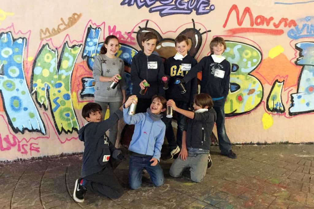 Um den 11. Geburtstag von Kian gebührend zu feiern, haben wir mit ihren Gästen ein coolen Graffiti Kindergeburtstag geplant