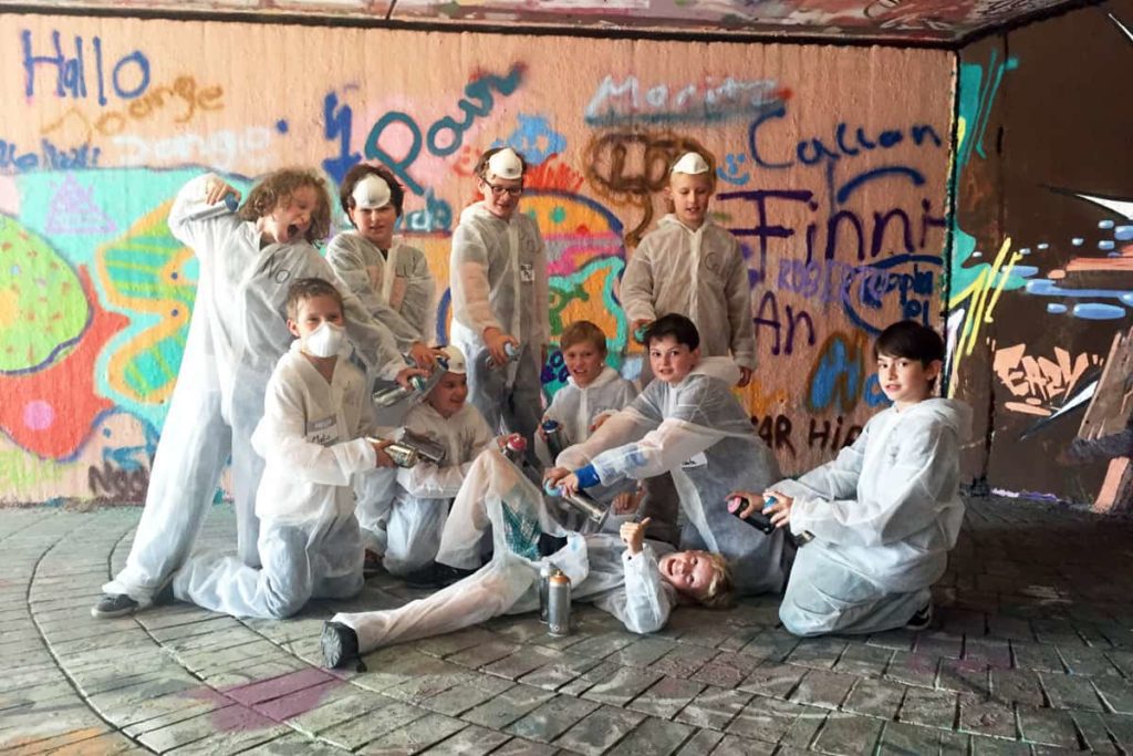 Um den 11. Geburtstag von Finnian gebührend zu feiern, haben wir mit ihren Gästen ein coolen Graffiti Kindergeburtstag geplant