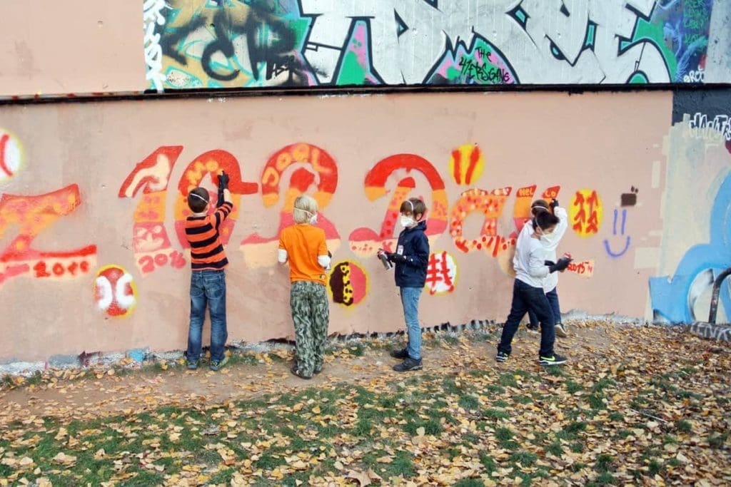 Um den 10. Geburtstag von Moritz gebührend zu feiern, haben wir mit ihren Gästen ein coolen Graffiti Kindergeburtstag geplant