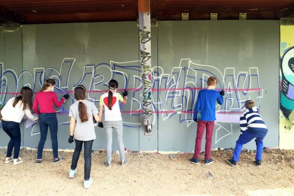 Zum 13. Geburtstag von Anna haben wir von Graffiti Stuttgart mit Ihr und Ihren Gästen einen coolen Graffiti-Kindergeburtstag gefeiert.