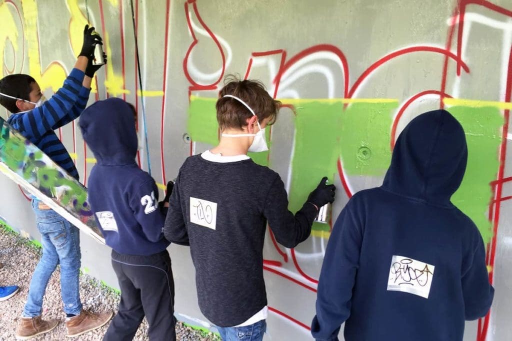 Um den 11. Geburtstag von Fabian gebührend zu feiern, haben wir mit ihren Gästen ein coolen Graffiti Kindergeburtstag geplant