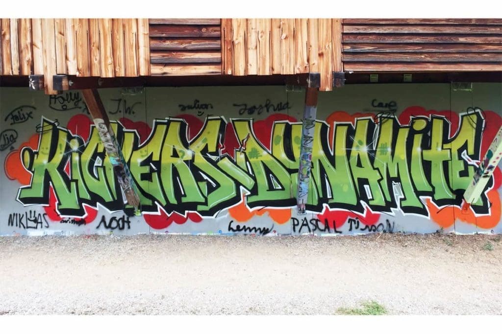 Um den 10. Geburtstag von Noah gebührend zu feiern, haben wir mit ihren Gästen ein coolen Graffiti Kindergeburtstag geplant