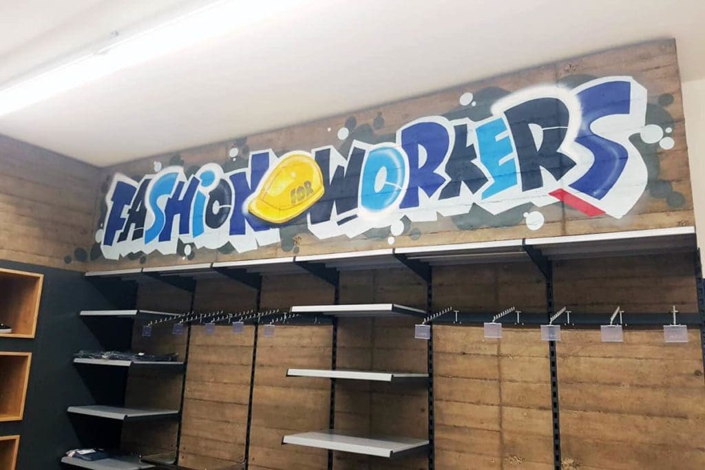 Die Azubis von der Albert Berner haben uns beauftragt Bereiche ihres neuen Kundenshops in Künzelsau mit Graffiti zu gestalten.