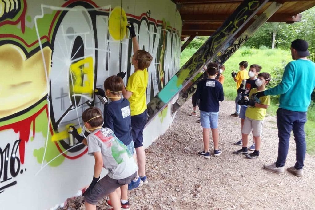 Um den 10. Geburtstag von Finn gebührend zu feiern, haben wir mit ihren Gästen ein coolen Graffiti Kindergeburtstag geplant