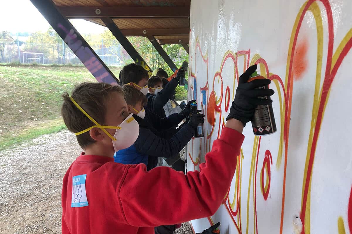 Um den 13. Geburtstag von Noel gebührend zu feiern, haben wir mit ihren Gästen ein coolen Graffiti Kindergeburtstag geplant