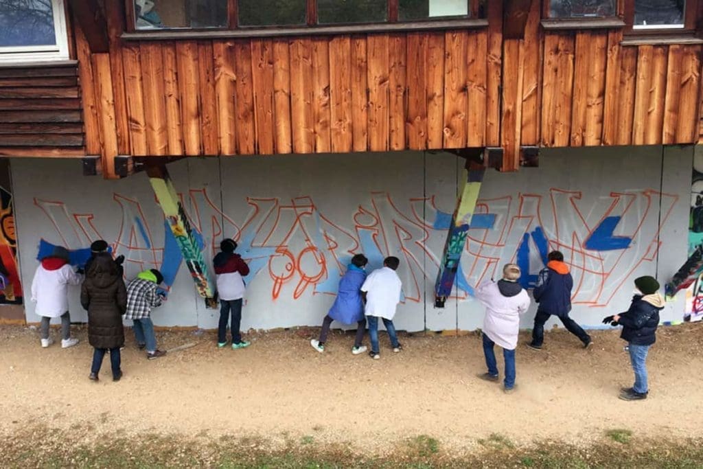 Um den 11. Geburtstag von Paul gebührend zu feiern, haben wir mit ihren Gästen ein coolen Graffiti Kindergeburtstag geplant