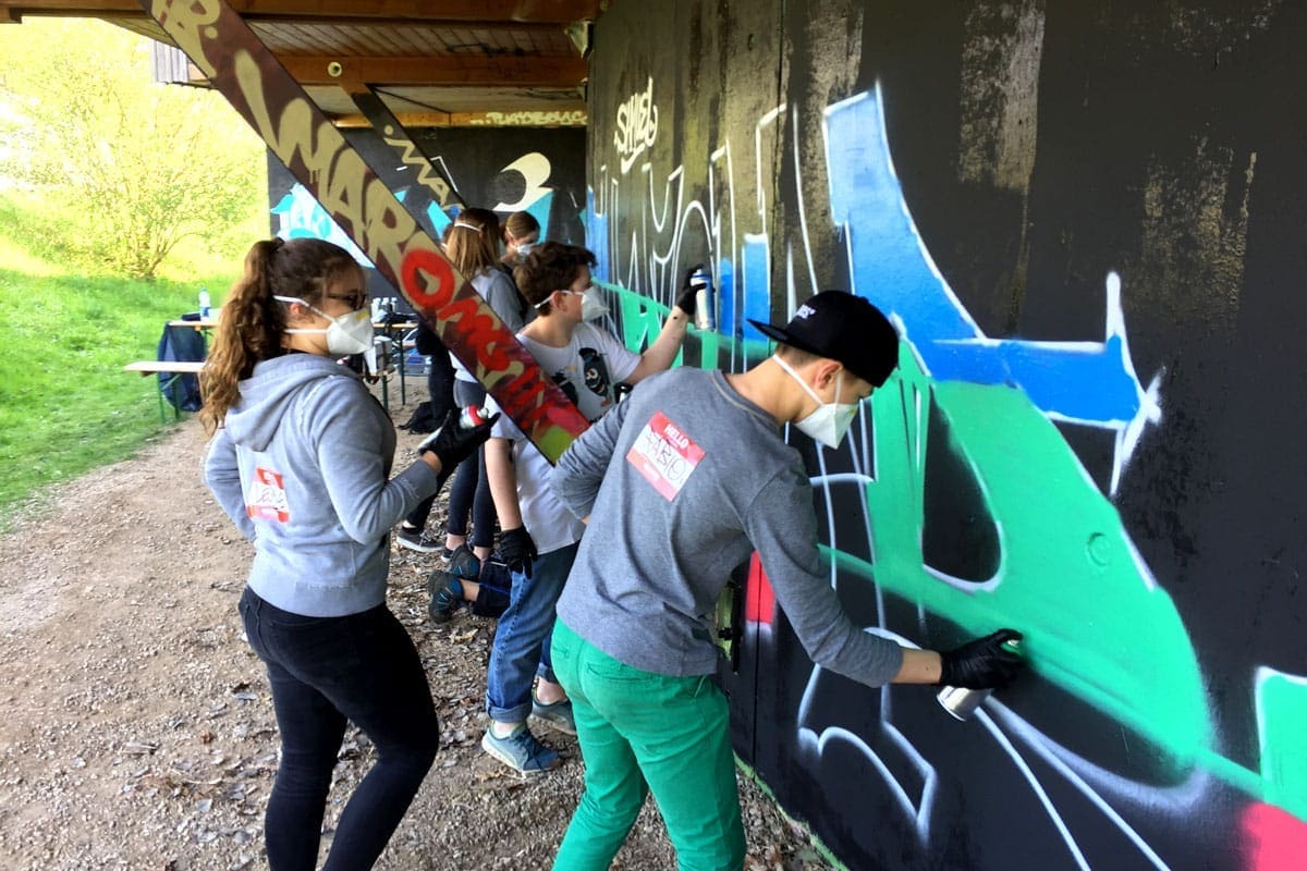Um den 13. Geburtstag von Samuel gebührend zu feiern, haben wir mit ihren Gästen ein coolen Graffiti kindergeburtstag geplant