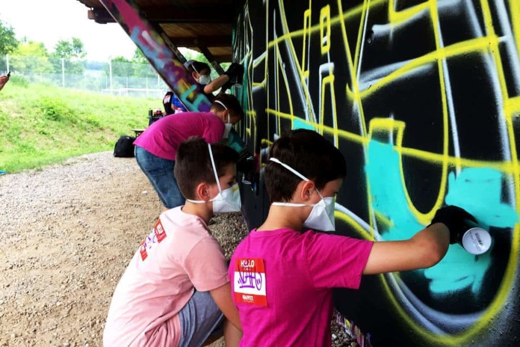 Um den 10. Geburtstag von Luka gebührend zu feiern, haben wir mit ihren Gästen ein coolen Graffiti kindergeburtstag geplant