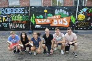 Graffiti Workshop STADT LAND BUS! In dieser Folge treffen die Jugendlichen im alten Zollamt in Bad Cannstatt in der Kulturinsel auf Patrick.