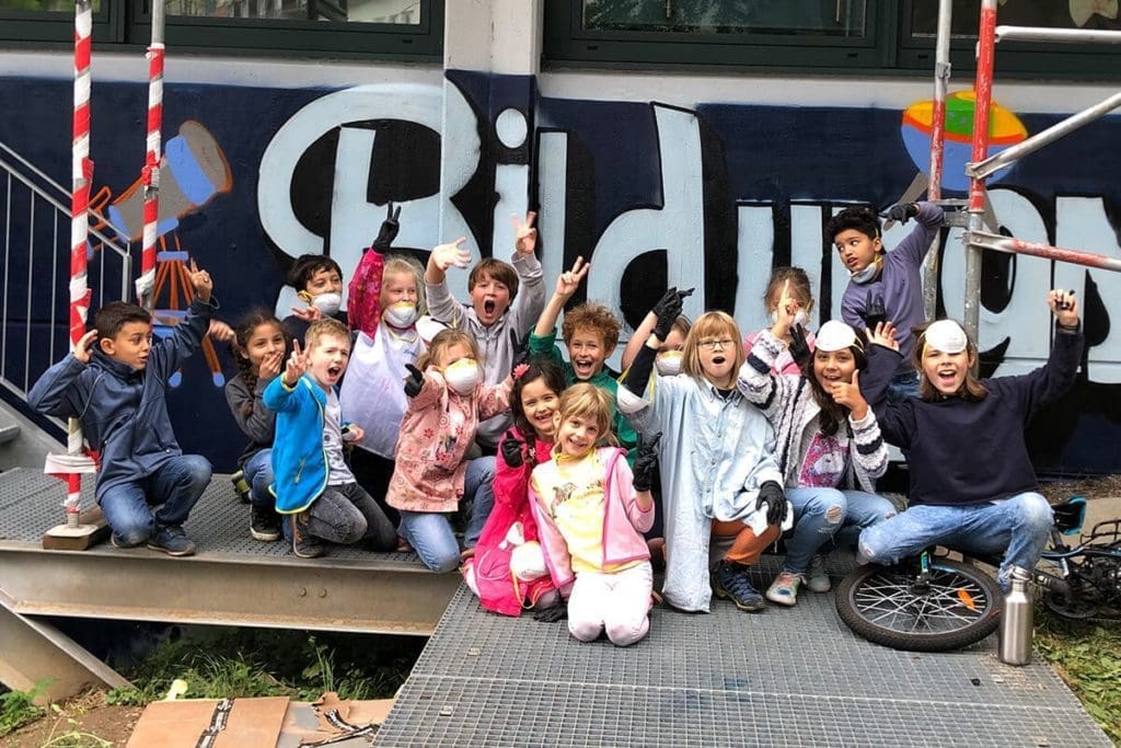 Wir wurden von der Galileo Grundschule in Stuttgart zum zweiten Mal für einen Graffiti Workshop beauftragt.