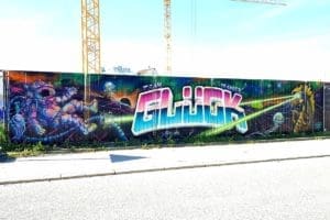 Für unser Projekt “Baustelle trifft Kunst” dass wir in Zusammenarbeit mit der Ed Züblin AG Stuttgart organisieren, haben Moritz, David und Christoph an einer Baustelle in Leinfelden-Echterdingen den Bauzaun gestaltet.