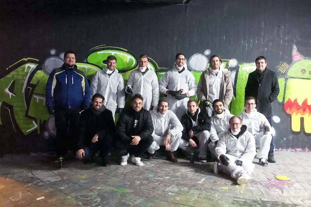 Weihnachtsfeier mal anders! Die Softwareentwickler von Adrodev haben sich gegen den Weihnachtsmarkt und für eine coole Graffiti Aktion entschieden!