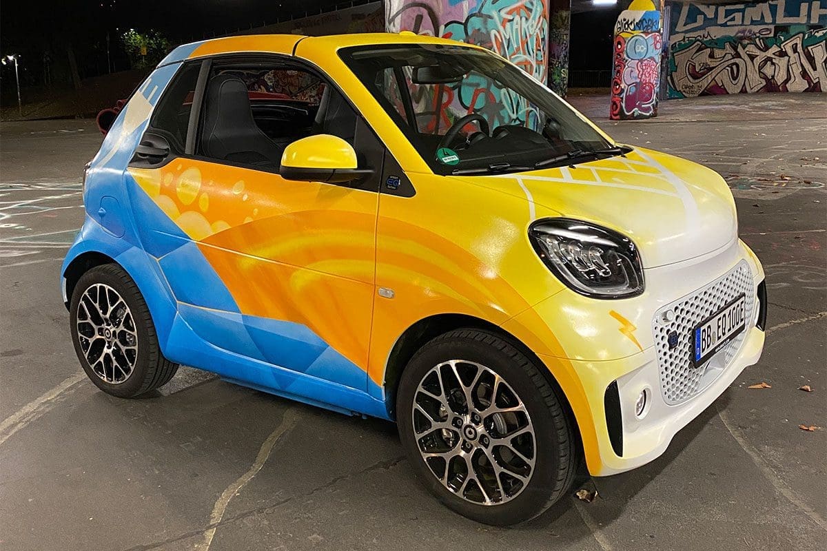 In Zusammenarbeit mit der Agentur Liganova haben unsere Künstler für den Fahrzeughersteller Smart drei Fahrzeuge gestaltet.