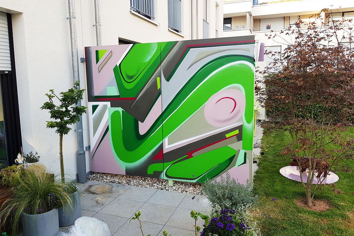 Die Familie Padberg aus Leinfelden-Echterdingen beauftrage uns den grauen Sichtschutz auf Ihrer Terrasse mit einem Farbenfrohen Graffiti zu verschönern.