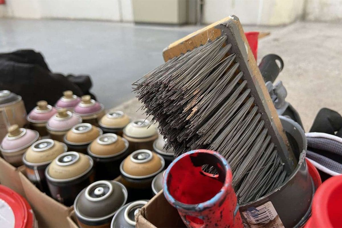 PRESSE ESSLINGER ZEITUNG: Alte Druckhalle wird zu Graffiti-Leinwand