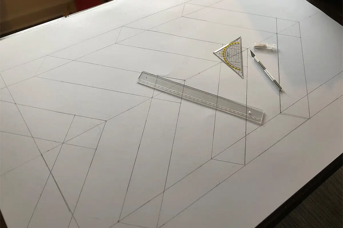 Blaue Pfeilmarkierung als Graffiti-Wegführung am Wiener Platz Stuttgart-Feuerbach