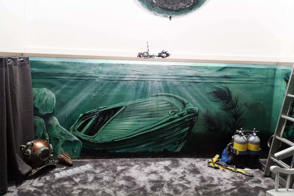 Für unseren Kunden aus Murrhardt haben wir sein neues Jugendzimmer in einem ehemaligen Hallenbad mit einer coolen Unterwasserwelt gestaltet.