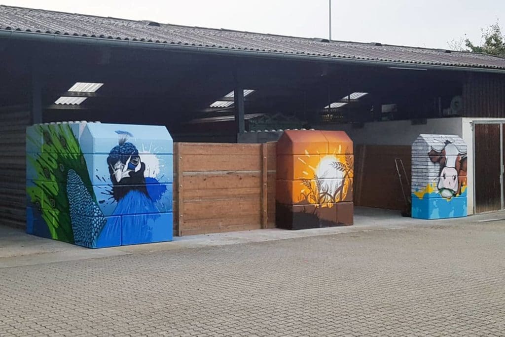 Für den Selbstvermarkter "Hofgut Pfauenhof" aus Oberboihingen bei Esslingen, haben wir die Getreidesilos zu einem als Blickfang für ihre Kunden gestaltet.