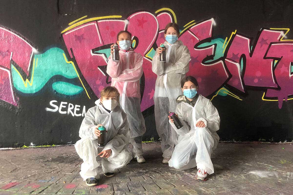 zum 13. Geburtstag von Maya haben wir von Graffiti Stuttgart mit Ihr und Ihren Gästen einen coolen Graffiti Kindergeburtstag gefeiert.