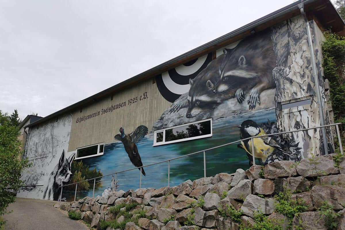 in Zusammenarbeit mit dem Schützenverein Iselshausen 1925 eV aus dem Landkreis Calw haben wir zum zweiten Mal die Fassade des Schützenhauses gestaltet.