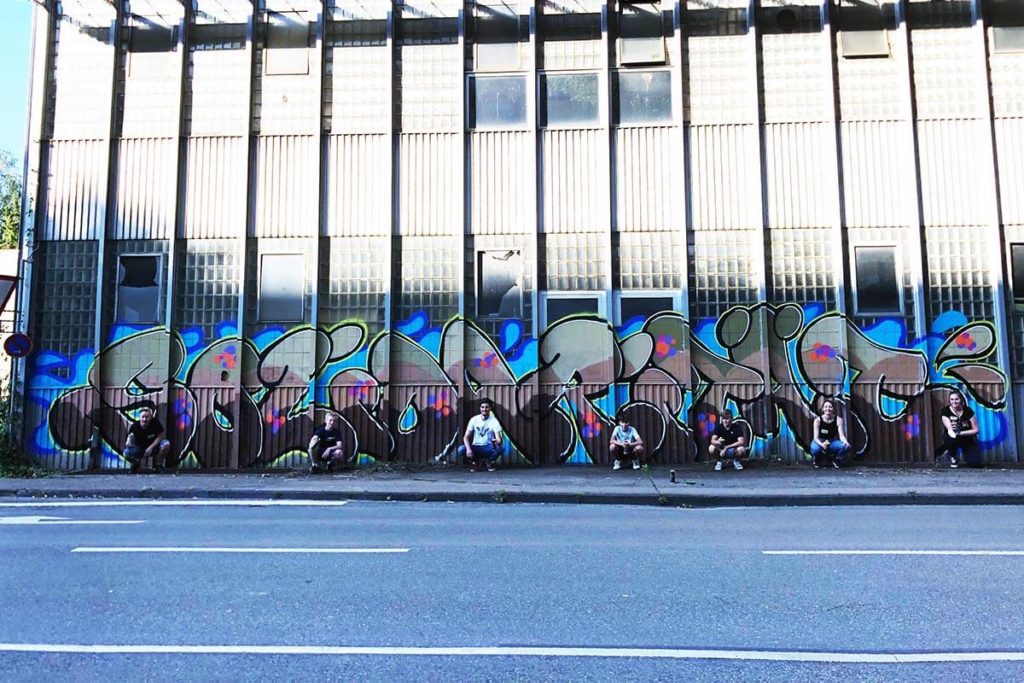 zusammen mit der Mobilen Jugendarbeit Aalen haben wir wie jedes Jahr ein Sommerferien Graffiti Workshop ausgerichtet. Dieses Jahr unterstützte uns in der Organisation der Verein „Double A“.