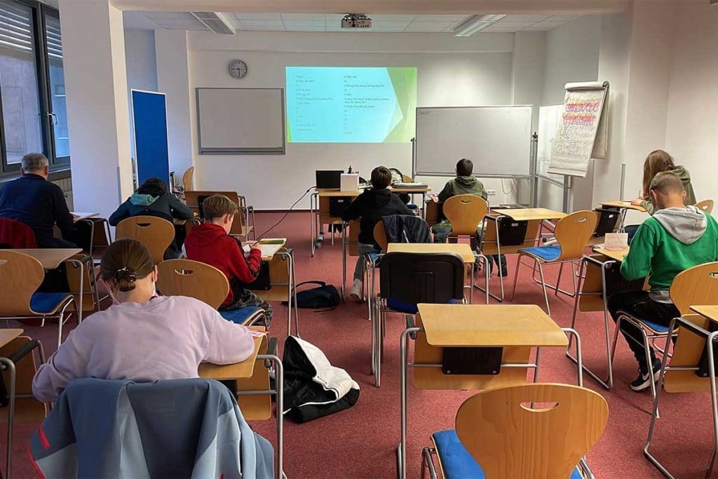 Zum ersten Mal haben wir mit der Volkshochschule Esslingen einen Graffiti Workshop angeboten.