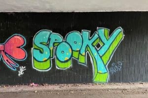 Unser erster Graffiti-Workshop in Mannheim mit der Abendakademie war ein kreatives Highlight!“ Theorie und Praxis kamen zusammen, und die Teilnehmer gestalteten ihre eigenen Kunstwerke in der Hall of Fame.