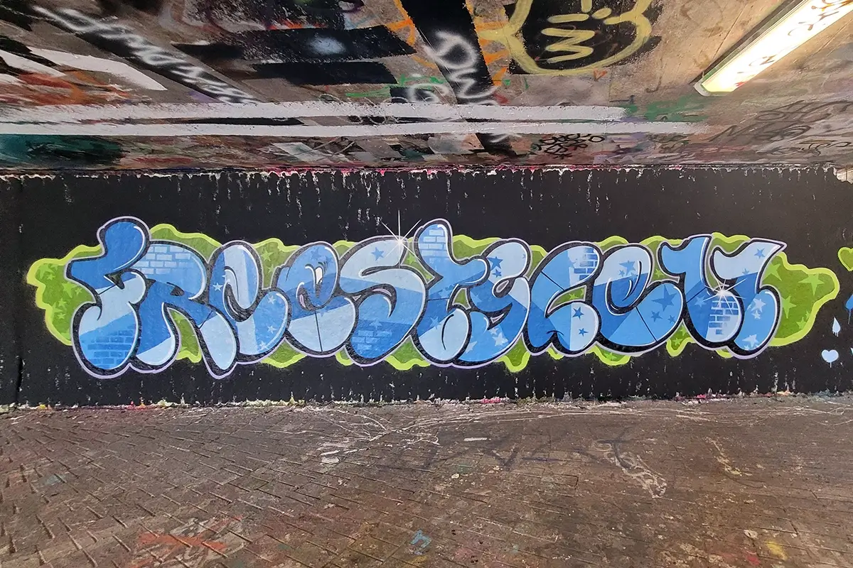 Feiere mit uns einen besonderen Graffiti-Geburtstag in Stuttgart! Lara und ihre Freunde erschufen in der Hall of Fame ihr eigenes Kunstwerk – kreativ und bunt!