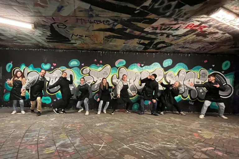 Azubis der Schlegel GmbH erleben bei einem Graffiti Azubi Event in Bad Cannstatt ein kreatives Teambuilding-Event mit beeindruckendem Ergebnis.
