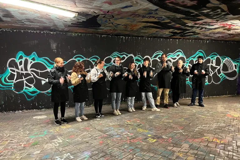 Azubis der Schlegel GmbH erleben bei einem Graffiti Azubi Event in Bad Cannstatt ein kreatives Teambuilding-Event mit beeindruckendem Ergebnis.