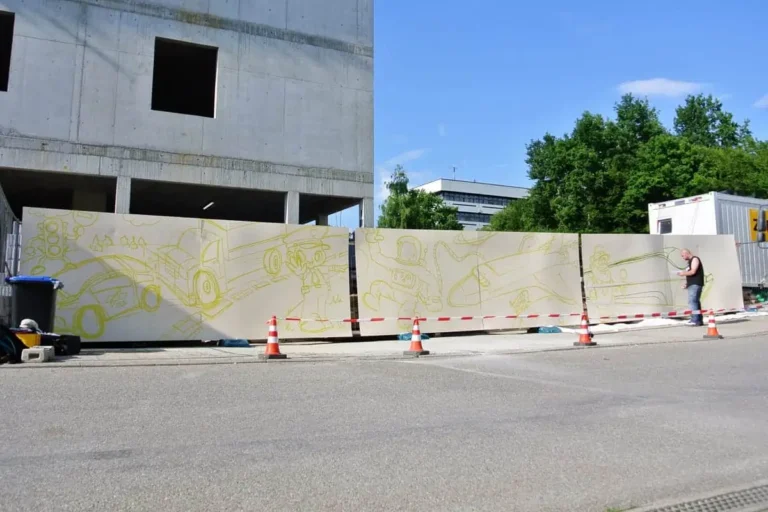Beim DLR-Sommerfest 2014 begeisterte Graffiti Stuttgart Groß und Klein mit einer kreativen Mitmachaktion rund um das Thema „Zukunftswege“.