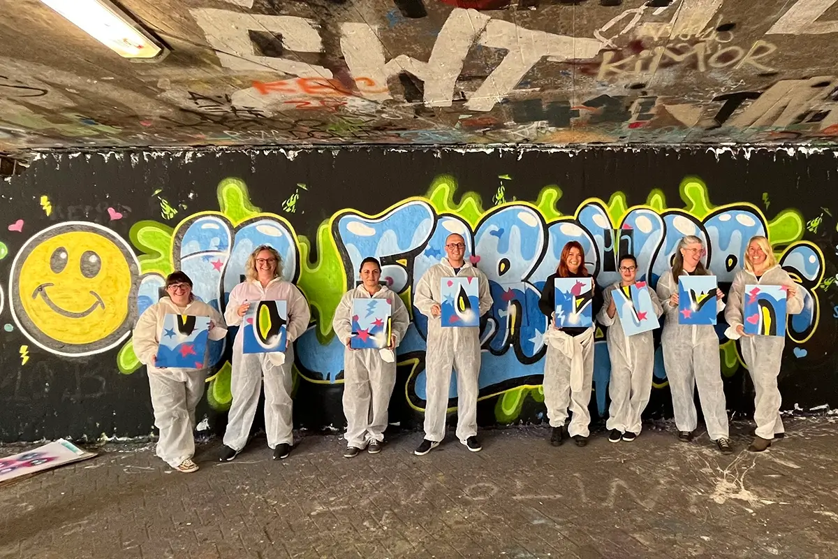 Erleben Sie das kreative Graffiti-Event des Jobcenters Esslingen in der Hall of Fame Bad Cannstatt. Kunstwerke, Spaß und Inspiration für alle Teilnehmer.