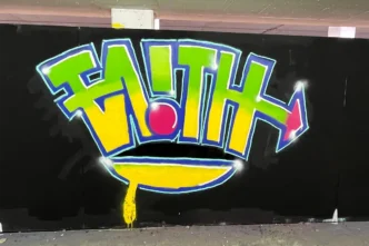 Erfahre wie wir unseren VHS Graffiti-Kurs mit dem Just Spray Schnupperkurs kombiniert haben – eine perfekte Mischung aus Theorie & Praxis für Anfänger.