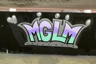 Erfahre wie wir unseren VHS Graffiti-Kurs mit dem Just Spray Schnupperkurs kombiniert haben – eine perfekte Mischung aus Theorie & Praxis für Anfänger.