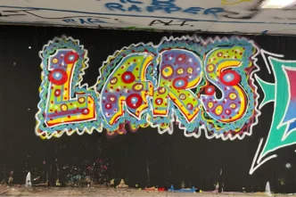 Beim Just Spray Graffiti Schnupperkurs in Stuttgart entstehen echte Graffitis – ohne Vorkenntnisse, mit Profi-Coaching an der Hall of Fame Bad Cannstatt.