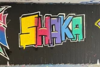 Beim Just Spray Graffiti Schnupperkurs in Stuttgart entstehen echte Graffitis – ohne Vorkenntnisse, mit Profi-Coaching an der Hall of Fame Bad Cannstatt.