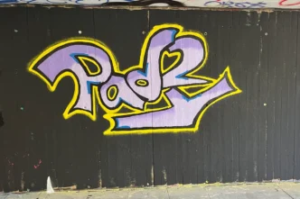 Beim Just Spray Graffiti Schnupperkurs in Stuttgart entstehen echte Graffitis – ohne Vorkenntnisse, mit Profi-Coaching an der Hall of Fame Bad Cannstatt.