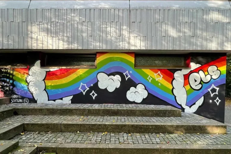 Bei unserem Graffiti-Schulprojekt in Ludwigsburg gestalteten 14 Schüler der Eberhard-Ludwig-Schule drei Wände mit dem Schriftzug „believe in yourself".