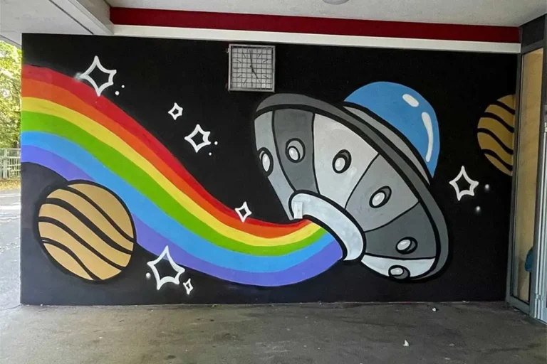 Bei unserem Graffiti-Schulprojekt in Ludwigsburg gestalteten 14 Schüler der Eberhard-Ludwig-Schule drei Wände mit dem Schriftzug „believe in yourself".